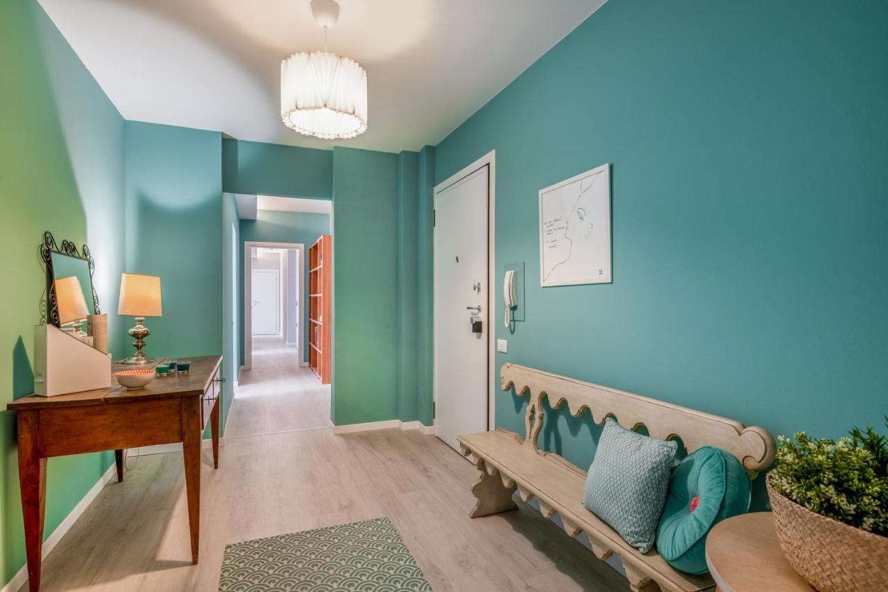 Family & Friends With Shared Bathroom Apartment